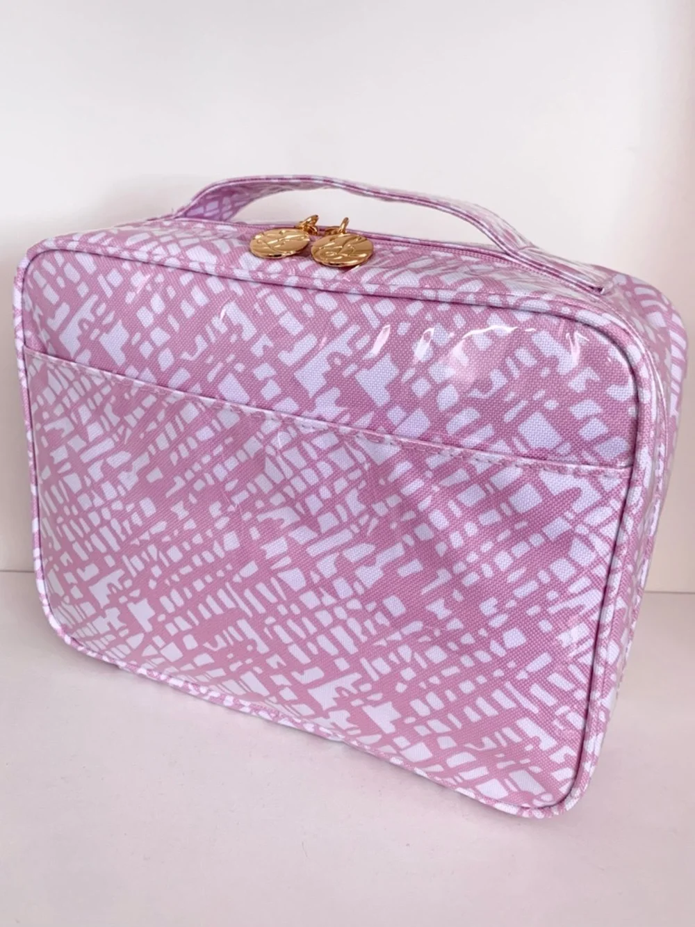 Hold NWOT Estée Lauder Pink vanity case